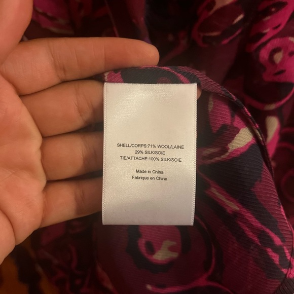 Tory Burch printed button down with attached scarf size 6 wool and silk - Picture 5 of 9